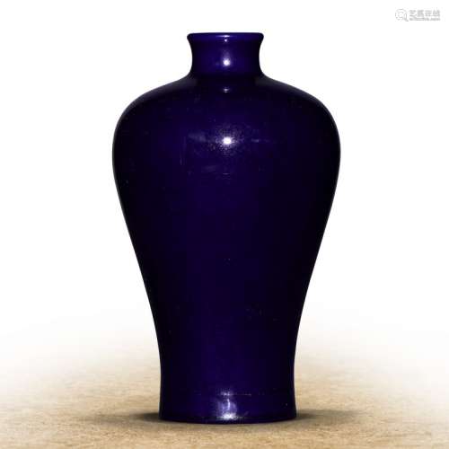 茄皮紫釉梅瓶