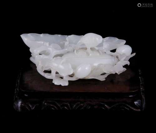 Chinese white jade melon and vine inkstand (2pcs)