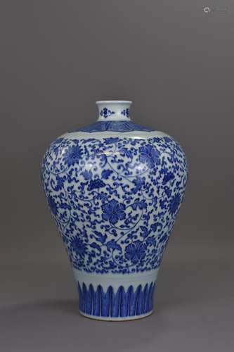 A CHINESE MEIPING PORCELAIN VASE