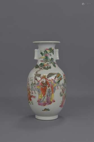 A CHINESE GUANGXU PERIOD PORCELAIN VASE