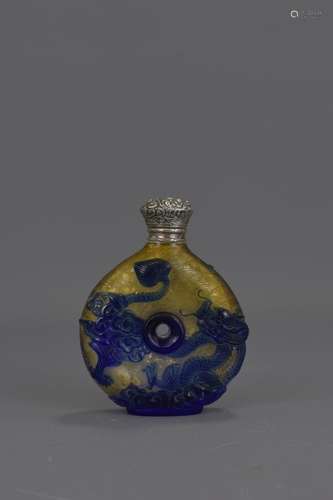 A CHINESE GLASS SCENT BOTTLE WITH SILVER