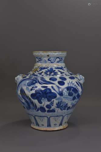 A CHINESE MING OR LATER PORCELAIN JAR