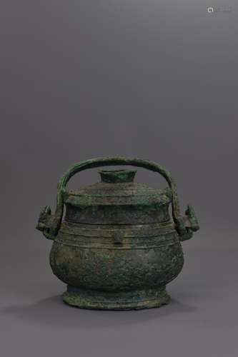 A CHINESE WESTERN ZHOU BRONZE WINE VESSEL