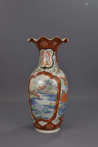 A JAPANESE PORCELAIN VASE