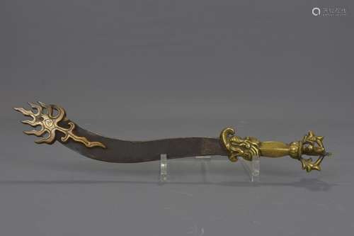 A TIBETAN BRONZE VAJRA SWORD