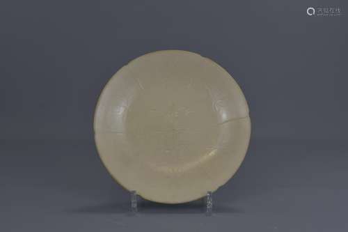 A CHINESE SONG DYNASTY DING WARE PORCELAIN BOWL