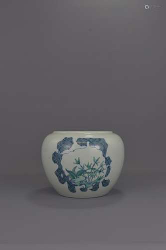 A CHINESE DOUCAI PORCELAIN VASE