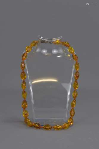 AN AMBER BEADED NECKLACE