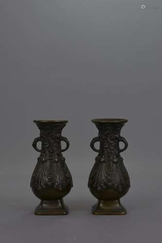 A PAIR OF CHINESE BRONZE VASES