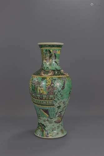 A CHINESE FAMILLE VERTE PORCELAIN VASE