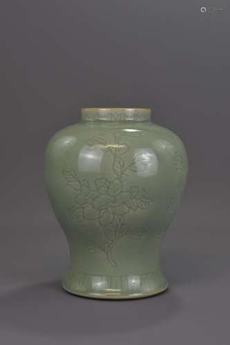 A CHINESE CELADON PORCELAIN VASE