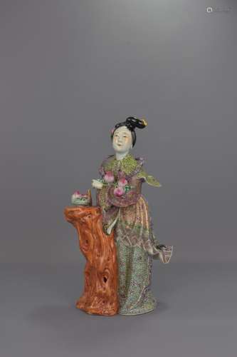 A CHINESE FAMILLE ROSE PORCELAIN FIGURE