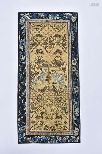 A CHINESE EMBRIODERED SILK WALL HANGING