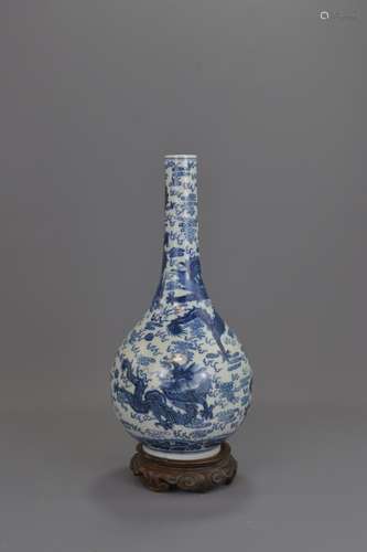 A CHINESE BLUE AND WHITE PORCELAIN VASE