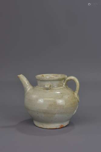 A CHINESE SONG DYNASTY PORCELAIN EWER