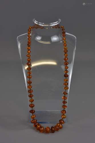 AN AMBER BEADED NECKLACE