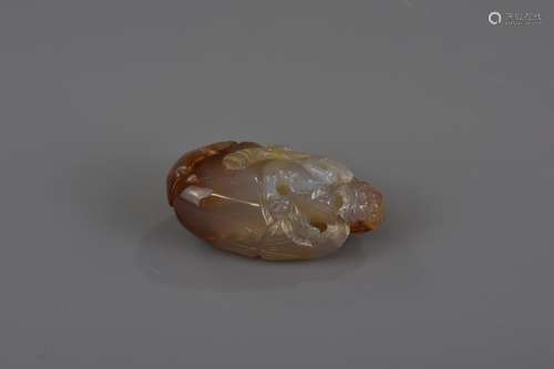 A CJHINESE CARVED AGATE ORNAMENT