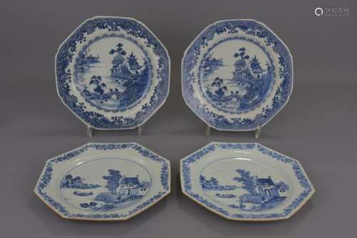 TWO PAIRS OF CHINESE BLUE AND WHITE PORCELIAN PLATES