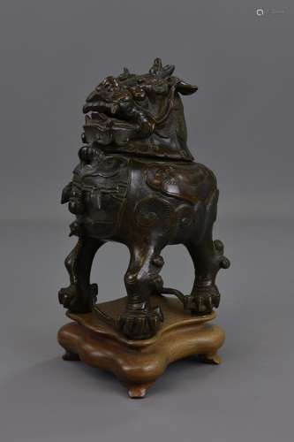 A CHINESE BRONZE CENSER