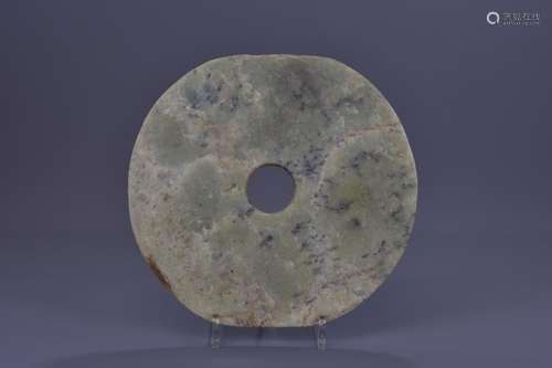 A LARGE CHINESE NEOLITHIC JADE DISC