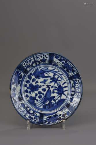 A JAPANESE PORCELAIN DISH