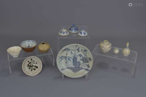 A GROUP OF CHINESE PORCELAIN PIECES