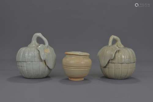 THREE CHINESE PORCELAIN JARS