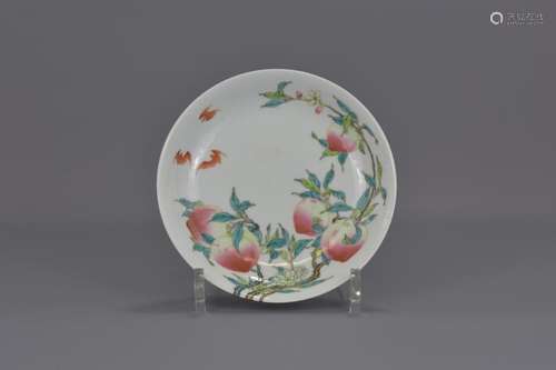 A CHINESE QING DYNASTY PORCELAIN DISH