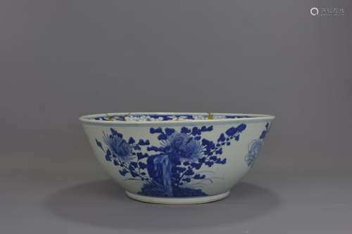 A LARGE CHINESE BLUE AND WHITE PORCELAIN PUNCH BOWL