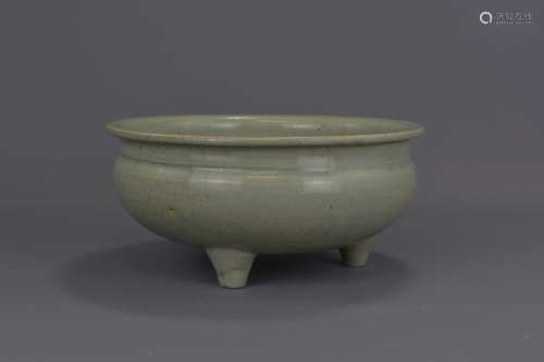 A CHINESE CELADON PORCELAIN CENSER