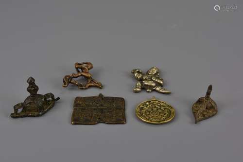 SIX ORIENTAL BRONZE ITEMS