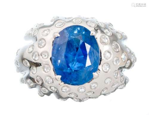 Bague Elke Berr Creations or blanc avec un saphir env. 4.65 ct et diamants