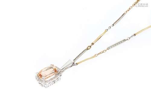 Pendentif en or blanc, diamants de taille 8/8 et topaze champagne