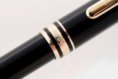 Stylo Montblanc Meisterstück laque de Chine et doré