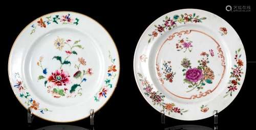 Paire de petites assiettes en porcelaine de Chine