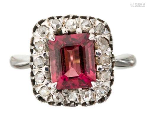 Bague en or blanc .750 avec une tourmaline 2.46 ct.