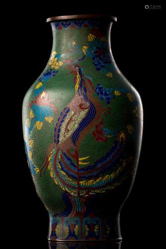 Vase de forme gourde en cloisonné de Chine.