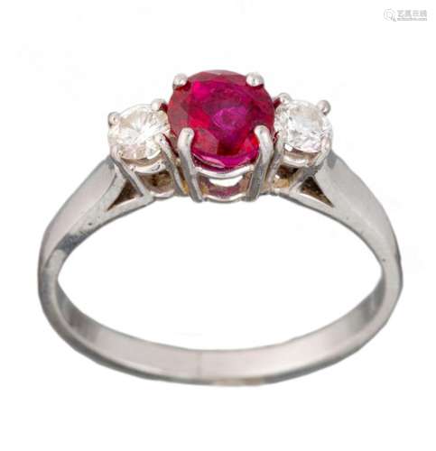 Bague en or blanc .750 avec un rubis birman