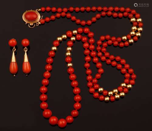 Coral and gold necklace and a pair of pendent earrings