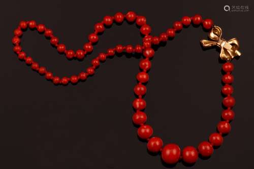 Graduated coral beads necklace