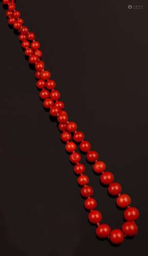 Graduated coral beads necklace with silver clasp