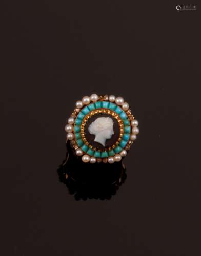 Ring with a chalcedony cameo and turquoise, pearl and rose diamond surround, in 750 yellow gold
