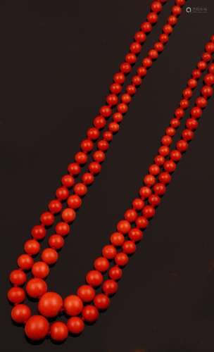 Graduated coral beads necklace