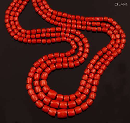 Graduated coral beads necklace