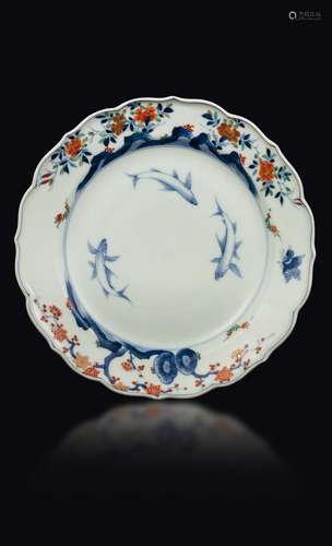 An Arita porcelain plate with a central decor of carps, Japan, 18th century