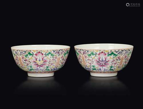 A pair of Pink Family porcelain bowls with a decor of lotus flowers, China, Qing Dynasty, Guangxu period (1875-1908)