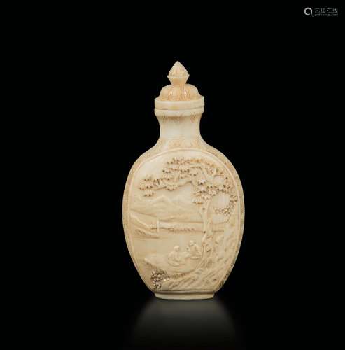 A finely carved ivory snuff bottle with figures in a landscape, China, Qing Dynasty, 19th century