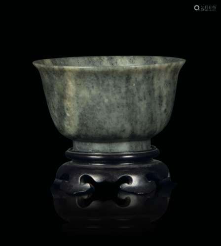 A small bowl in grey jade, China, Qing Dynasty, Qianlong period (1736-1796)