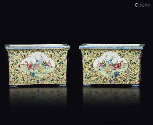 A pair of porcelain flower pots with scenes of playing children and floral decors, China, Republic, 20th century