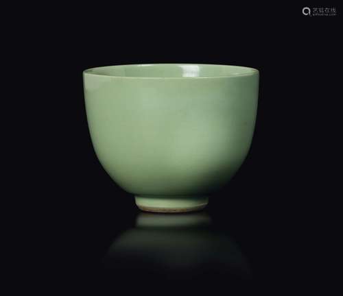 A Celadon enamelled porcelain bowl, China, Qing Dynasty, Qianlong period (1736-1796)